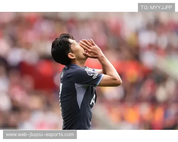 凯恩快速反插制造巨大空档，热刺中前场连线如同教科书——一场前场协作的战术范本